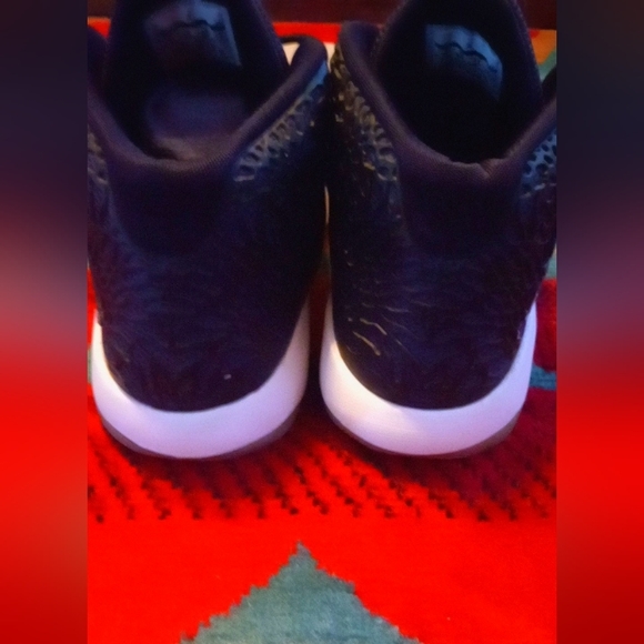 Jordans,Size 11 Men,EUC - Picture 3 of 5